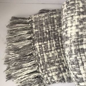 throw blanket/woven grey blanket